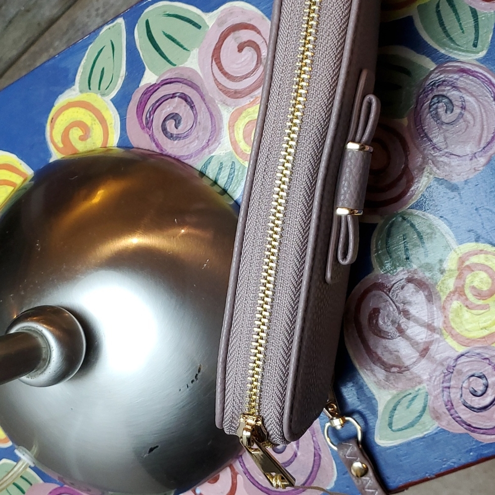 Mauve wallet zip closure wrist strap bow detail 3 sections - Picture 10 of 10